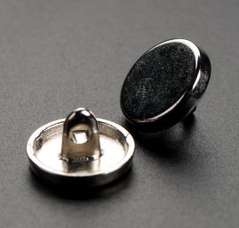 Knoflík kovový plochý stříbrný 24"