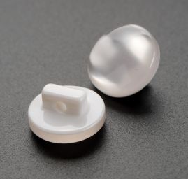 Knoflík umělá perleť s krčkem plochý 20"