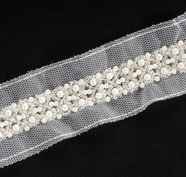 Stuha s výšivkou perla rokail lomená bílá