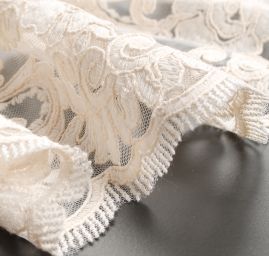 Krajka romantická květinová výšivka smetanové barvy