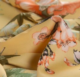 Imitace hedvábí pružný atlas květinový vzor  žlutá