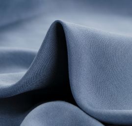 Viskozová šatová látka jemná pastel jeans modré barvy