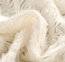 Tylová síť se stužkovou výšivkou smetanová