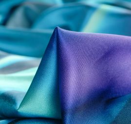 Satén jemný imitace hedvábí s abstratkním vzorem