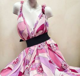 Šifon vzor květů a ornamentů v růžovofialovém kupón 3 m za cenu 2 m