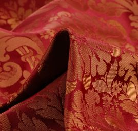 Žakárová látka květinový vzor vinovozlatá