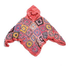 Háčkované pončo s kapucí