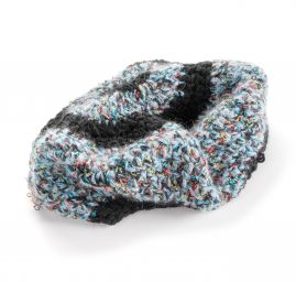 Baret háčkovaný v barvách modročerného melíru